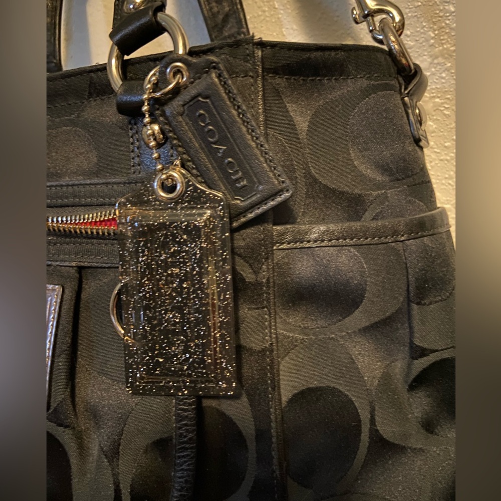 NWOT Coach 2009 Blk. Sateen “Poppy” Authentic in perfect condition. 15 x 10 in. - Picture 2 of 16